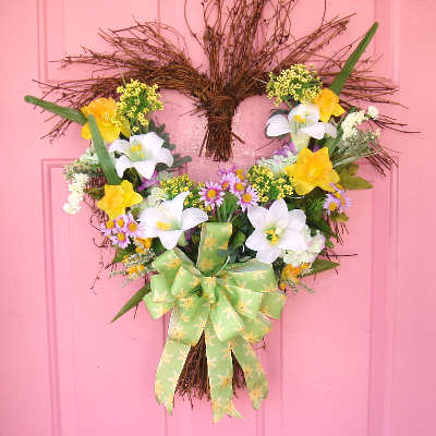 HEARTFELT FLORAL DELIGHT WREATH